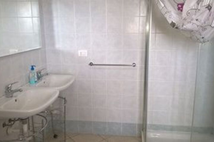 Room 12 of 42