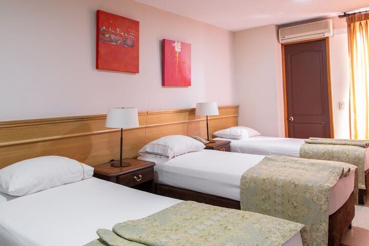 Room 13 of 106