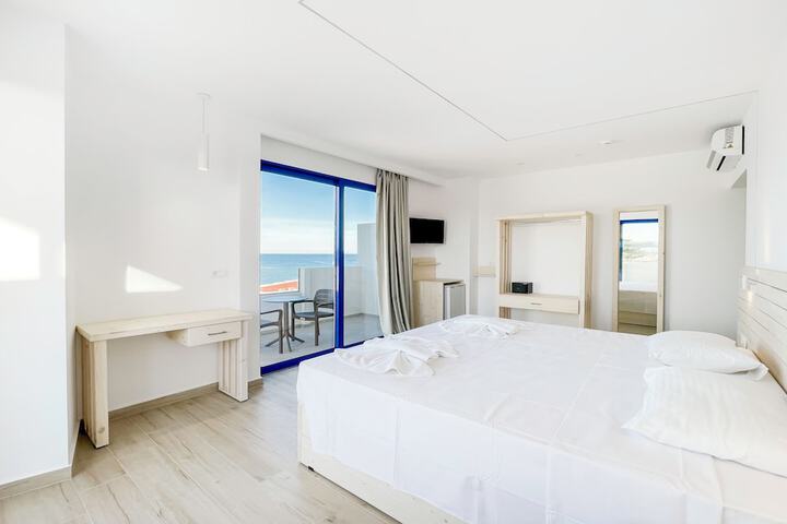 Room 3 of 88