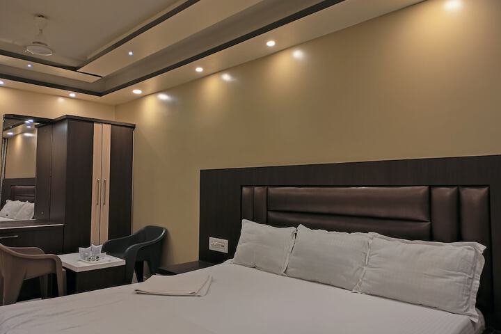 Room 33 of 150