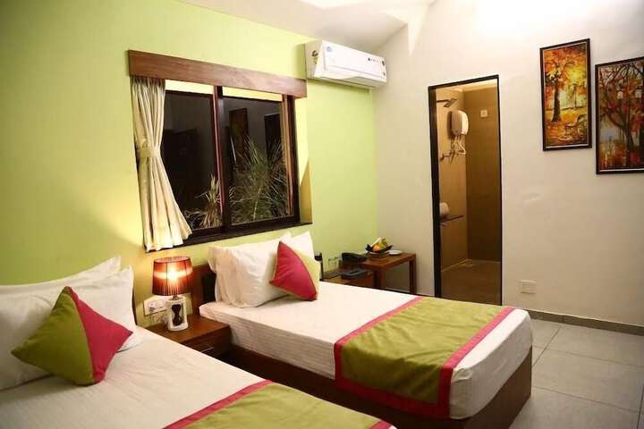Room 7 of 18