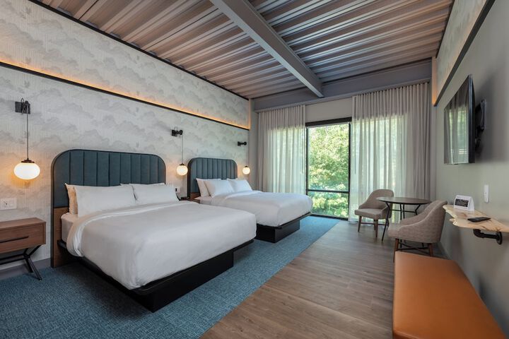 2 Queen Beds (3 of 7)