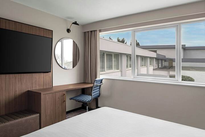 Room 10 of 40