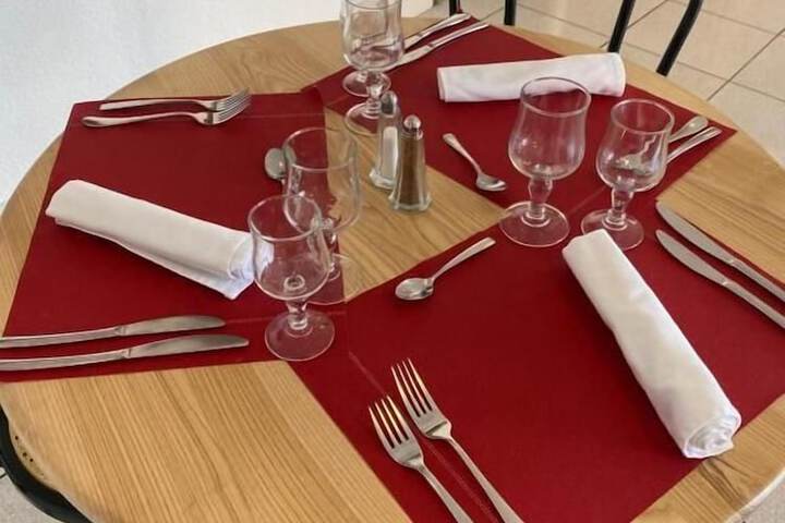 Dining 15 of 19