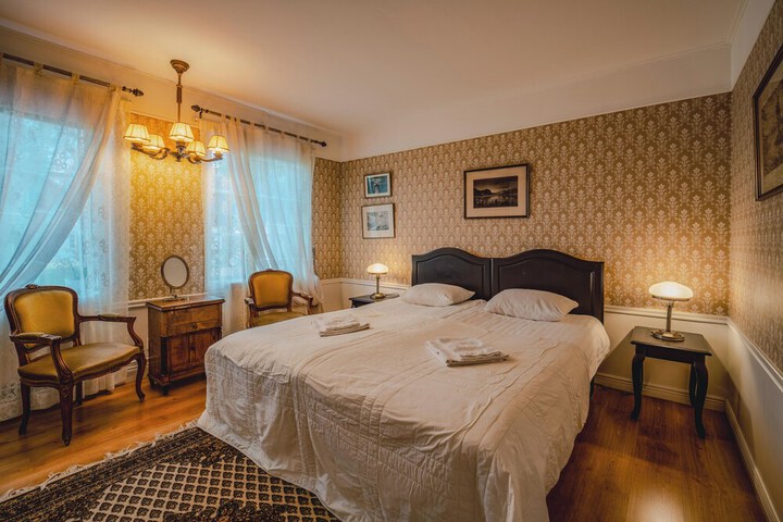 Room 15 of 148