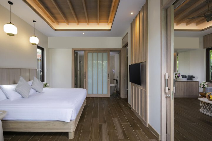 Room 10 of 83
