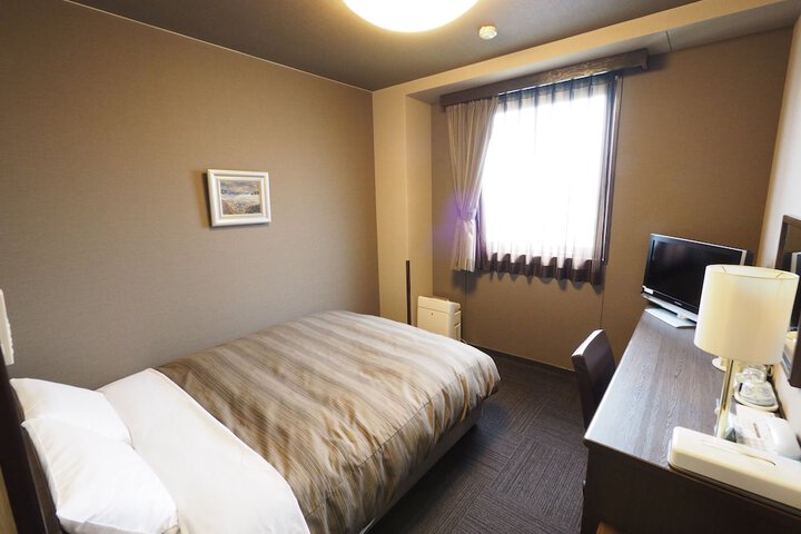 Room 8 of 32