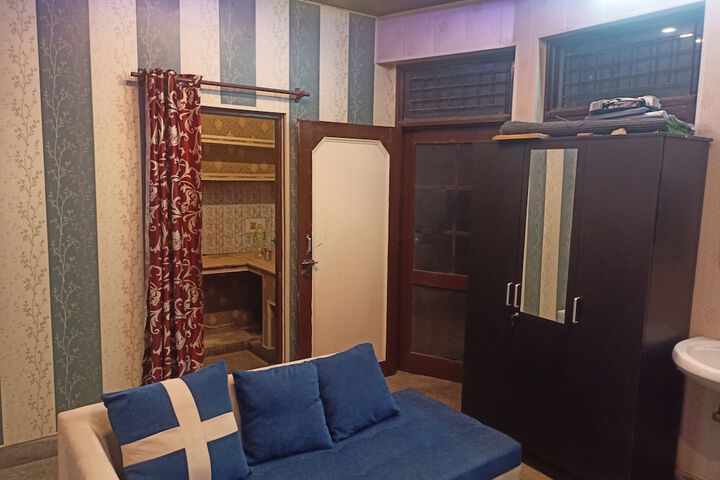 Room 13 of 17