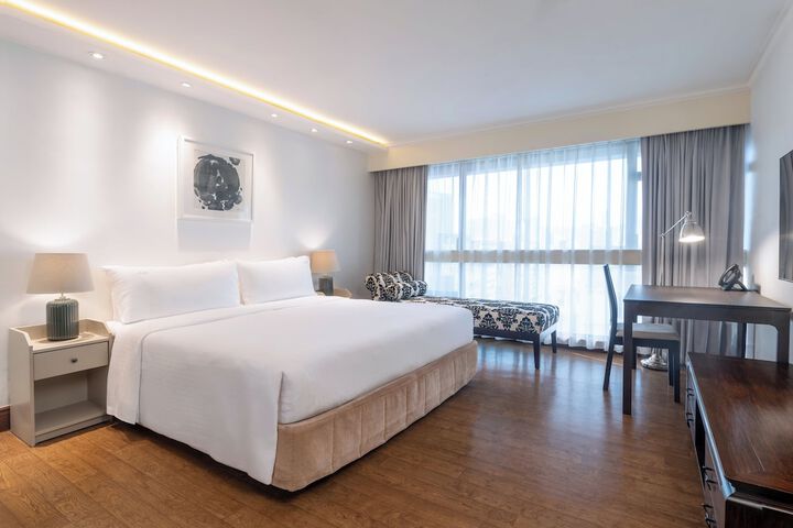Room 18 of 90