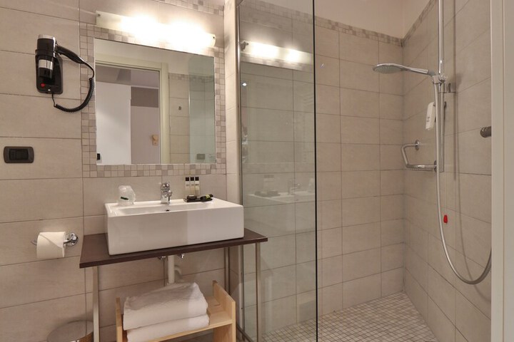 Room 90 of 132