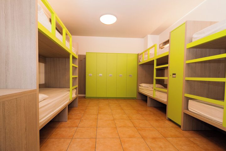 Room 25 of 46