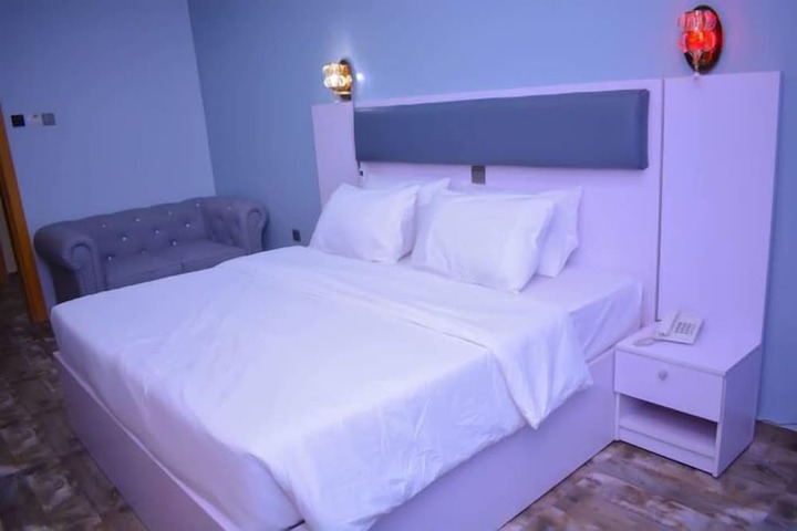 Room 4 of 39