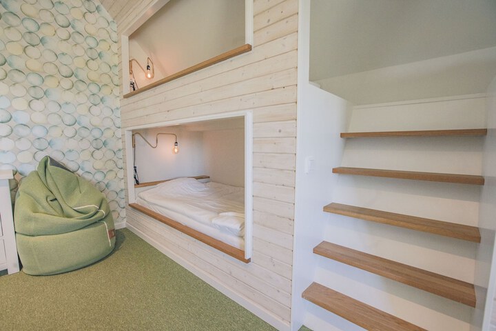 Room 12 of 73