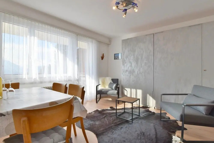 Room 4 of 11