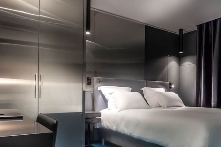 Room 4 of 52