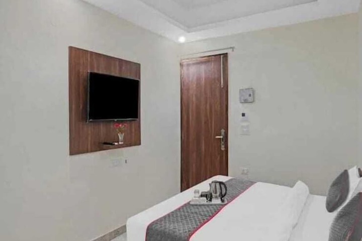 Room 3 of 11