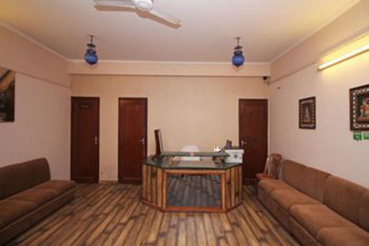 Room 7 of 18