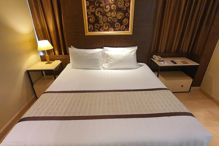 Room 13 of 103