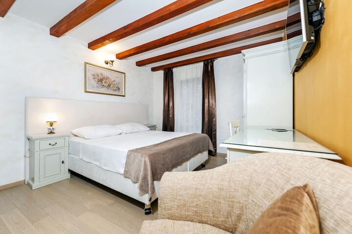 Room 17 of 62