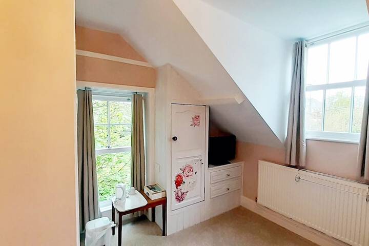 Room 4 of 125