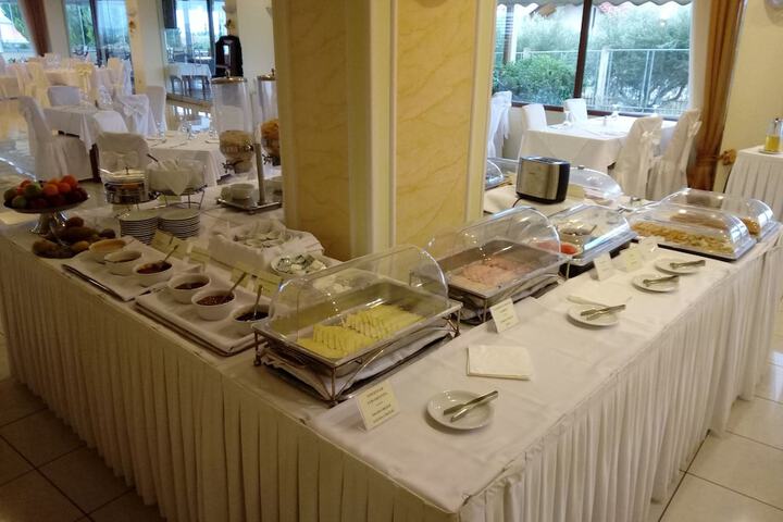Breakfast buffet