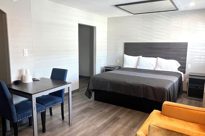 Room 27 of 42