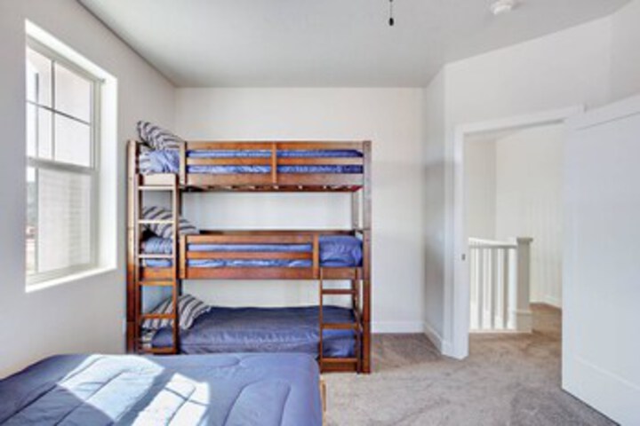 Room 34 of 38