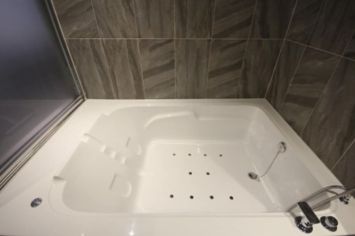 Hot Tub 41 of 43