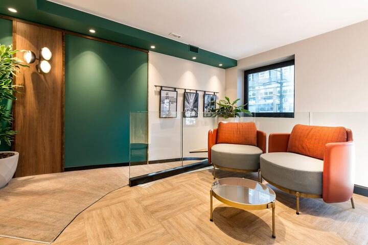 Entrance & Lobby