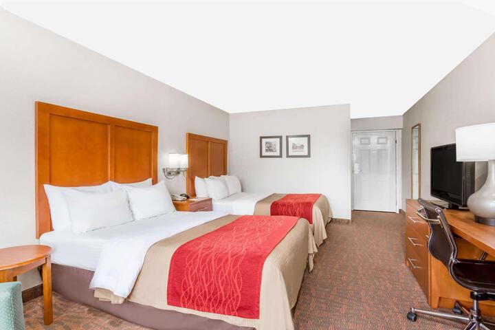 1 King Bed (3 of 8)