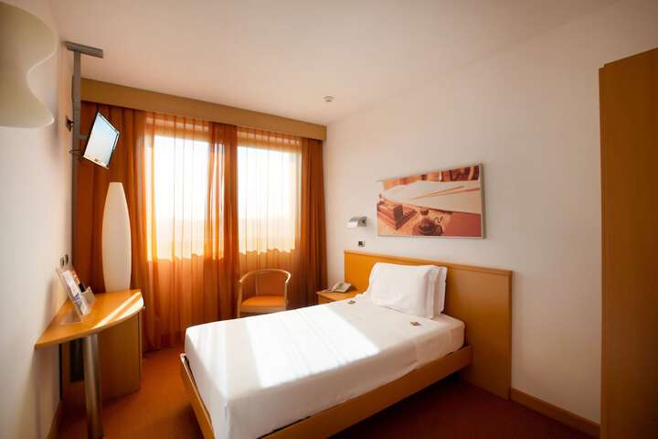 Room 8 of 50