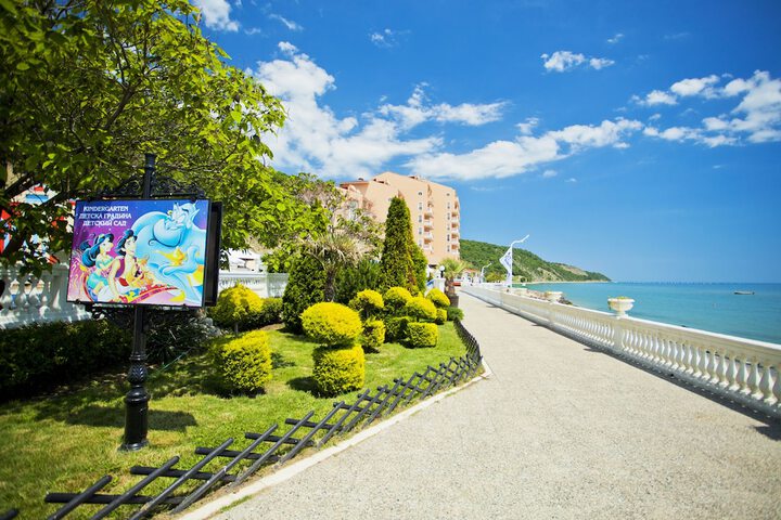 Hotel Exterior 85 of 91