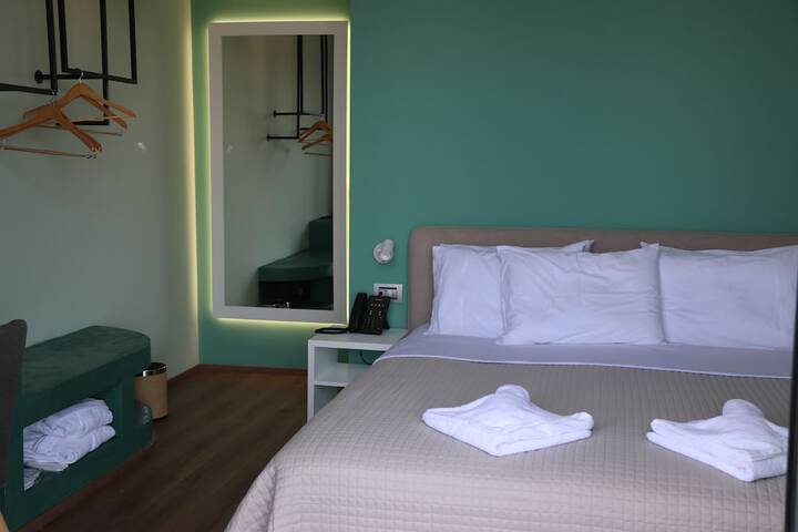 Room 6 of 42