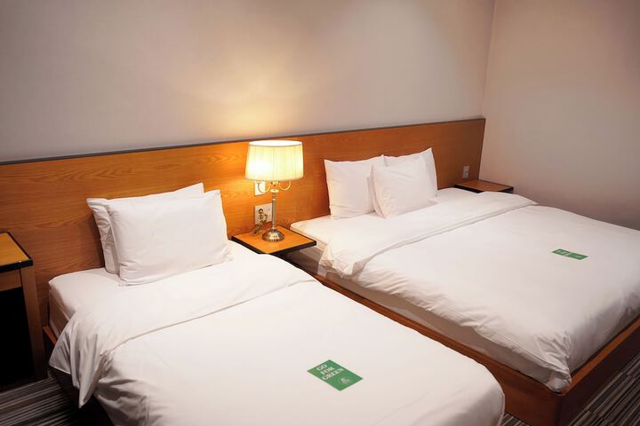 Room 5 of 19