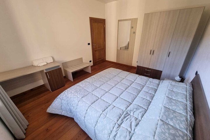 Room 4 of 11