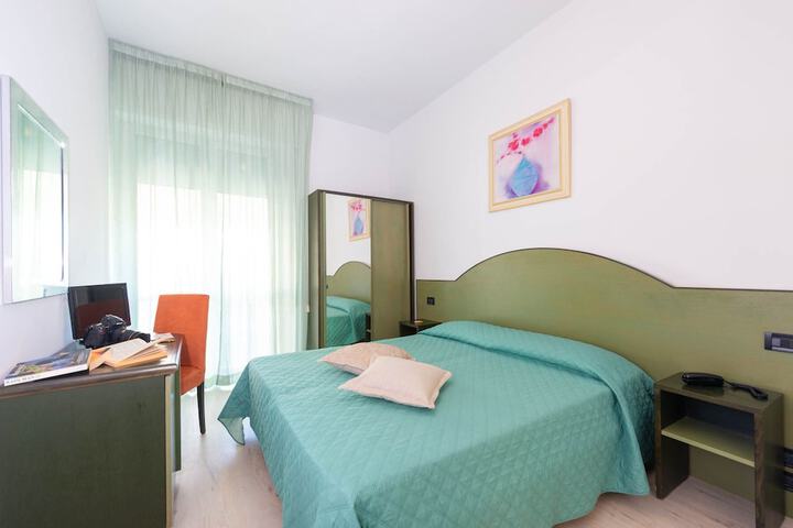 Room 27 of 62