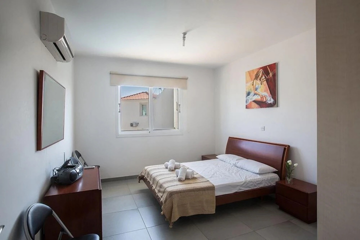 Room 4 of 17