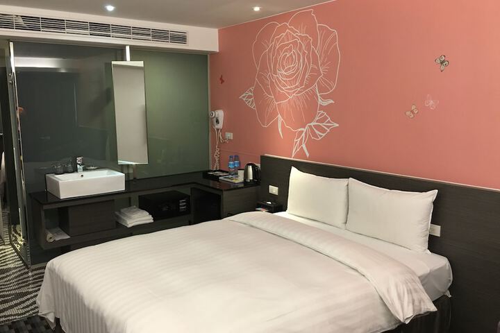 Room 18 of 60