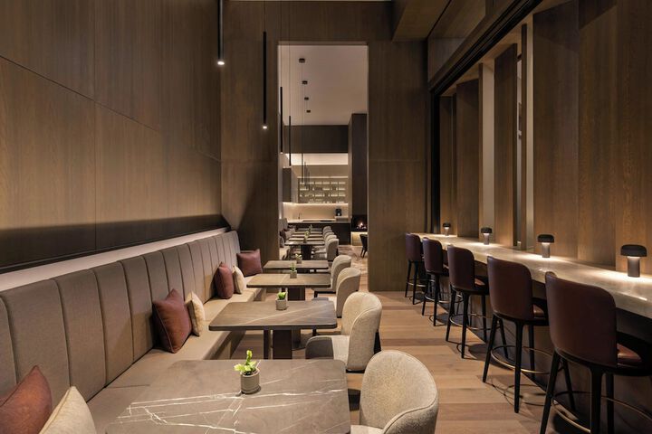 Lounge 102 of 107