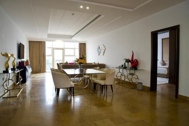Room 47 of 100