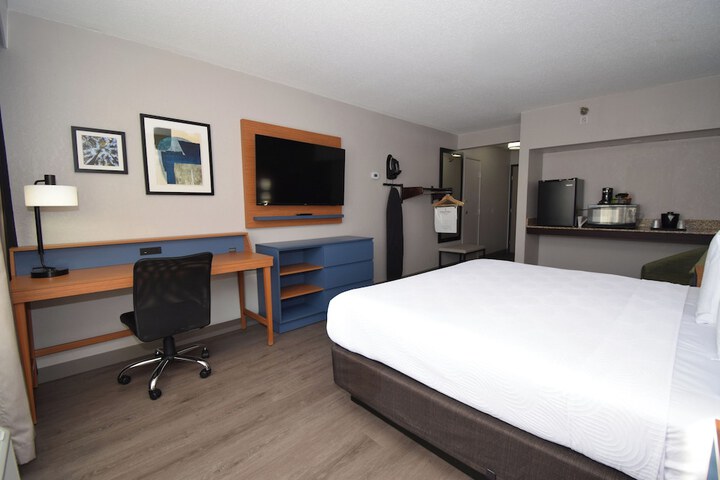 1 King Bed (30 of 50)