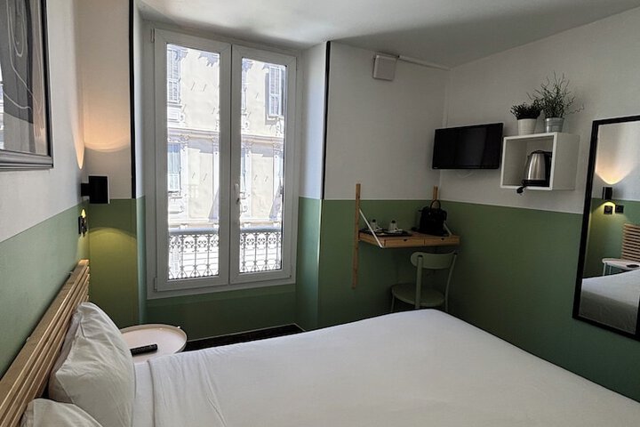 Room 25 of 76