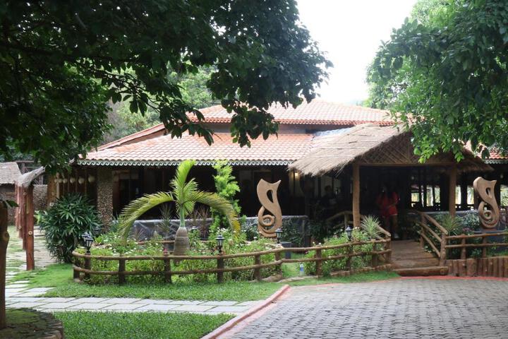 Exterior of Shangri-La Jungle Village Resort