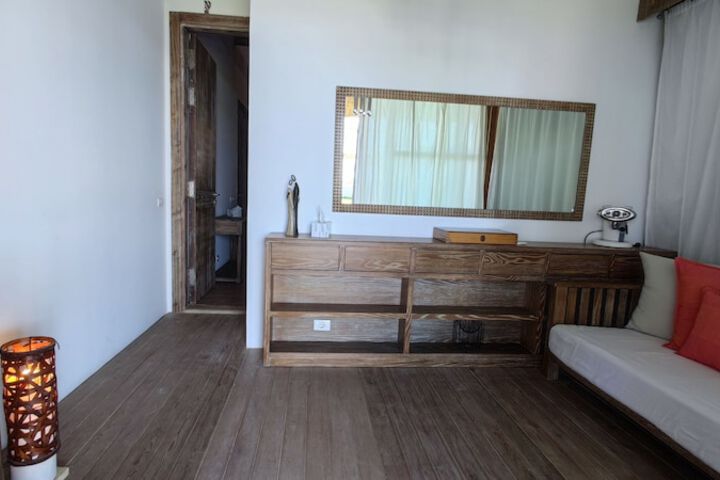Room 40 of 102