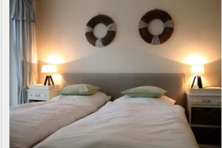 Room 8 of 9