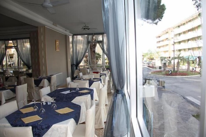 Dining Photos