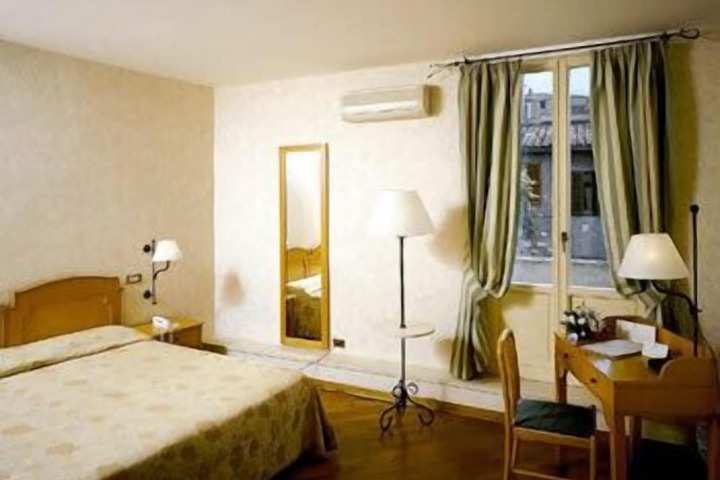 Room 21 of 66