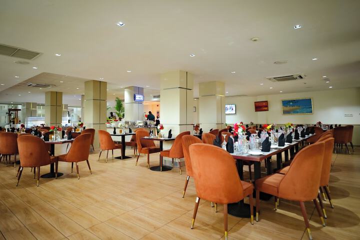 Dining 55 of 78