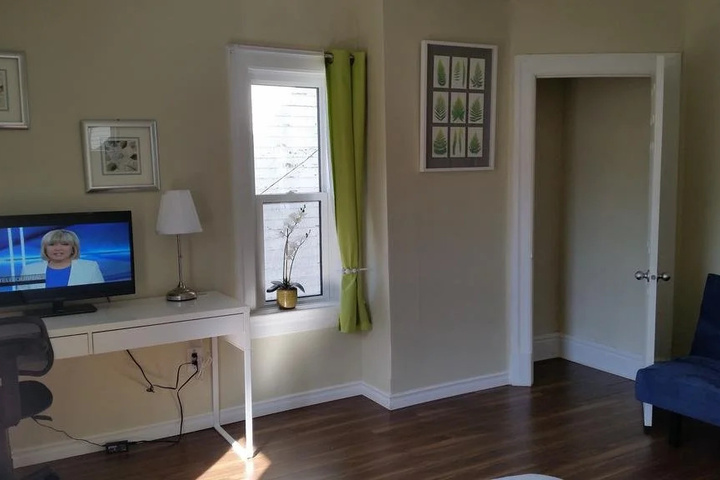 Room 8 of 28