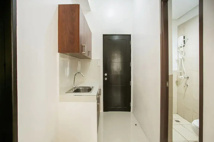 Room 10 of 16